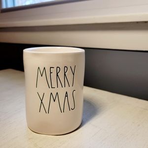 Rae Dunn MERRY XMAS iced kissed evergreen 8.7 oz candle